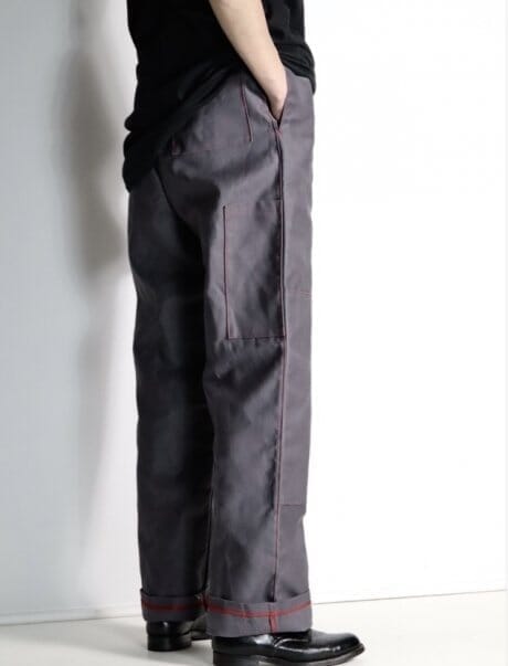 Work pants for French government public institutions. This red stitching is cheating.