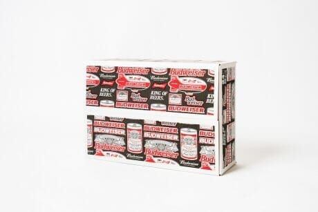 バドワイザーを飲んで、河村康輔とTOYA HORIUCHIが手がけたアイテムを手に入れよう。