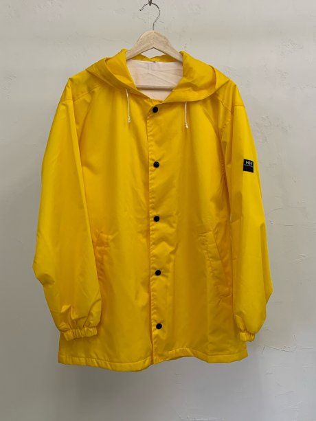 The Helly Hansen Coach Jacket adds color to your styling.