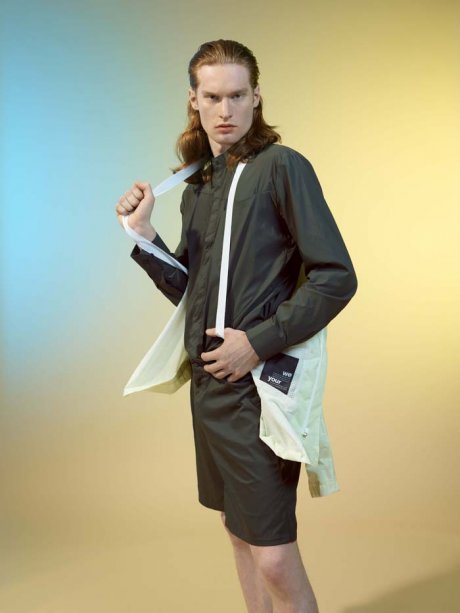 ベルリン発のARYSがつくる、着るシーンによって最適化される服。