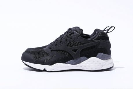Masahiro Tanaka, Mizuno, Momo Kuro and Mitasneakers. The collaboration model by the four parties is now on sale.