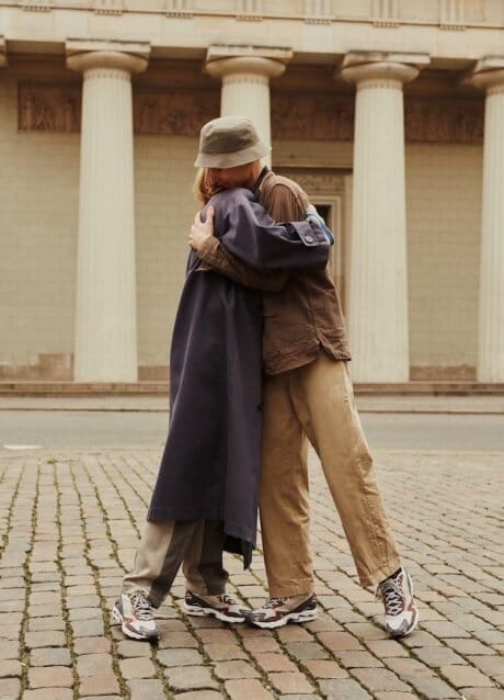 The 25th edition of KAZOKU. A colorful and chic pair born from the embrace of Mizuno and Woodwood.