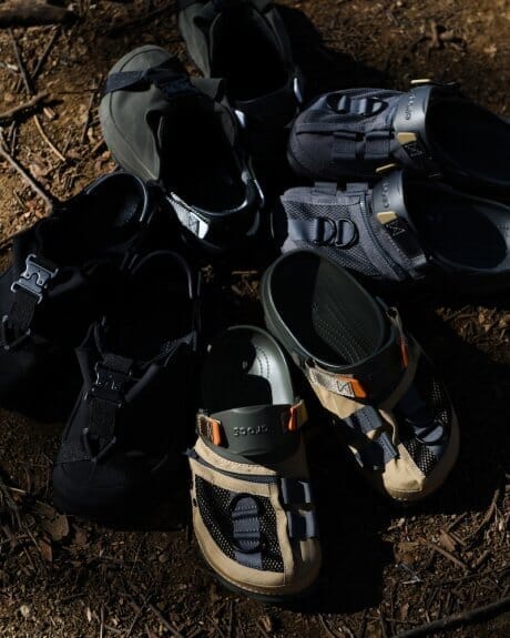 クロックスとビームスによるコラボレーション第三弾は、フィッシングとミリタリーをテーマにしたギア度満載のサンダルです。