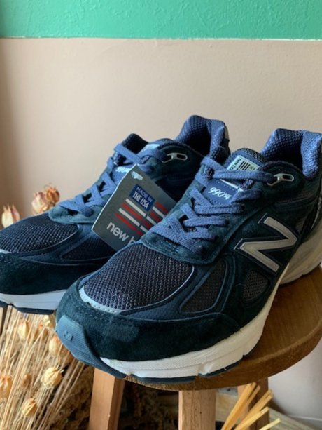 Navy 990V4 in US 8.5, golden size! Early birds win!