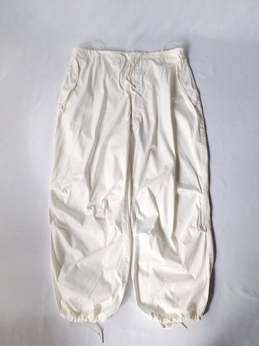 ガシガシ汚しながら、デイリーに穿いてほしい白パン。