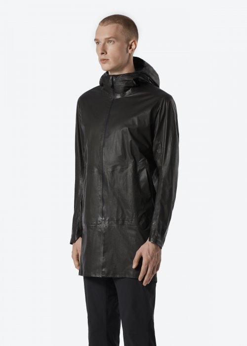 梅雨シーズンを快適かつスタイリッシュに。究極の都市型防水コートがこちらです。