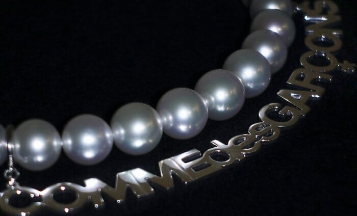 連載「憧れの逸品」No.150 ミキモト コム デ ギャルソンのパールネックレス。