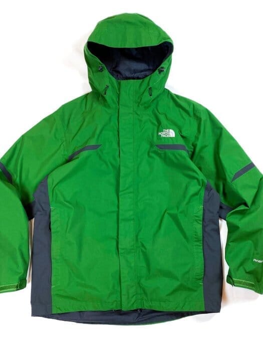 梅雨を乗り切る防水マウンテンパーカを、古着ならではのプライスでどうぞ。