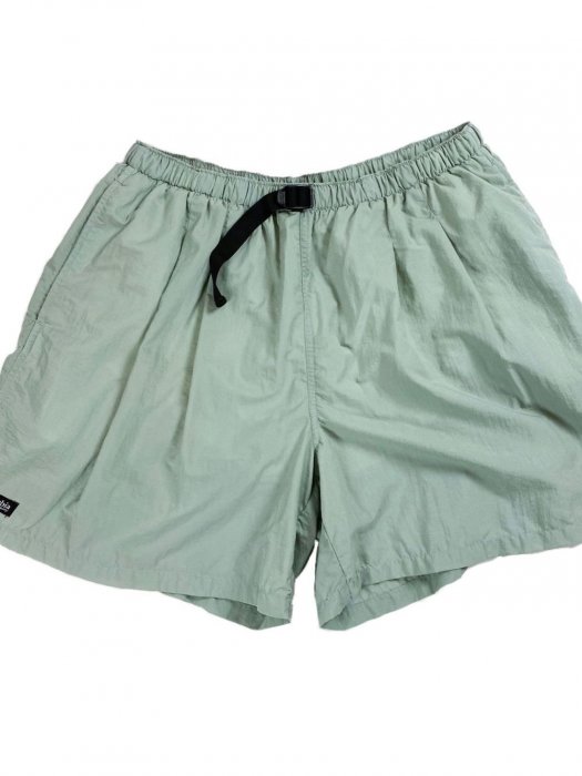 “ポリバレント” なコロンビアのナイロンショーツ。