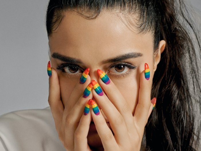 LGBTQ＋として生きるすべての人を支持する、カルバン・クラインの新キャンペーン #PROUDINMYCALVINS。