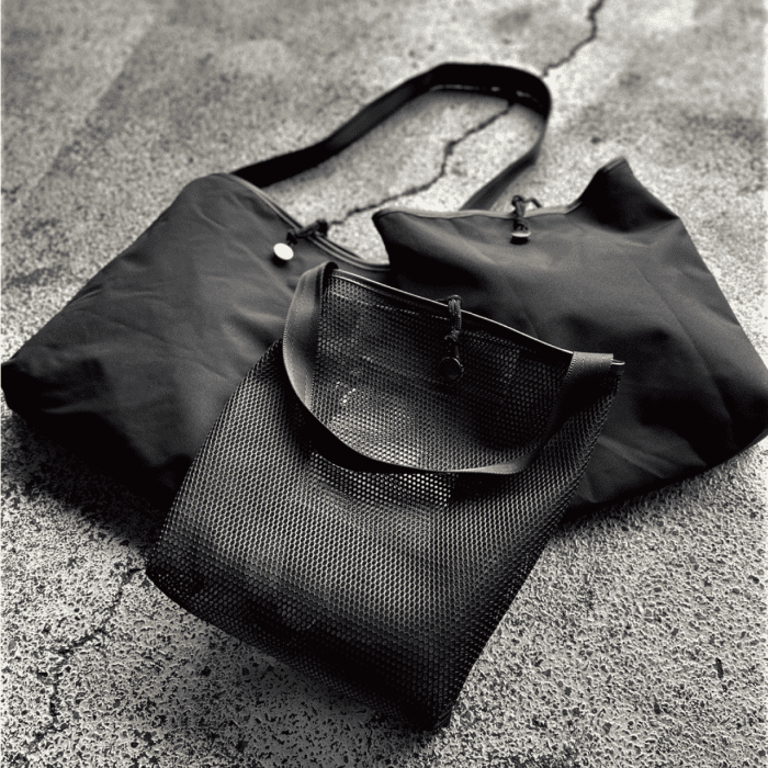 リヴェラルの新作パッカブルバッグを相棒に、梅雨と夏を一気に駆け抜けたい！