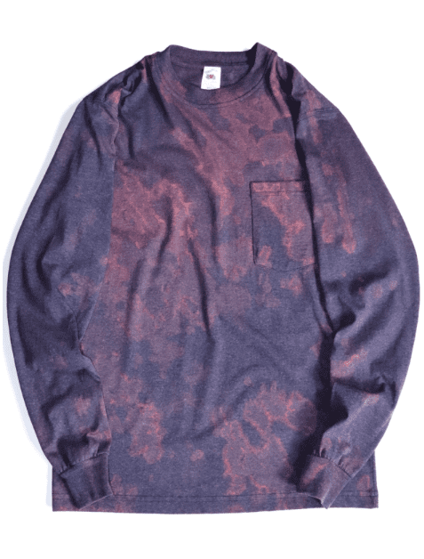 This tie-dye style long T-shirt is the beauty of subtraction.