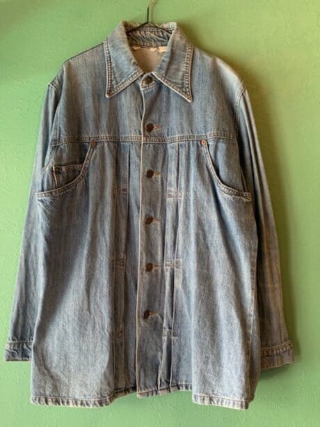 ディテールてんこ盛りの珍品シャツジャケット。これも歴としたリーバイスです。