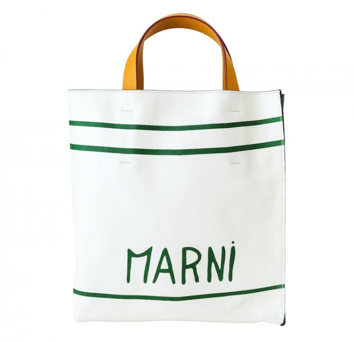 The right wing of this summer's colorful collection! Marni's newest items are bags and T-shirts with a handmade feel.