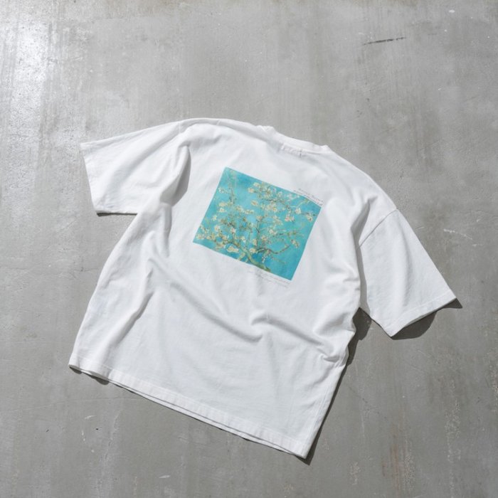 Maison Special's art collection that houses timeless masterpieces. This time it is a T-shirt.
