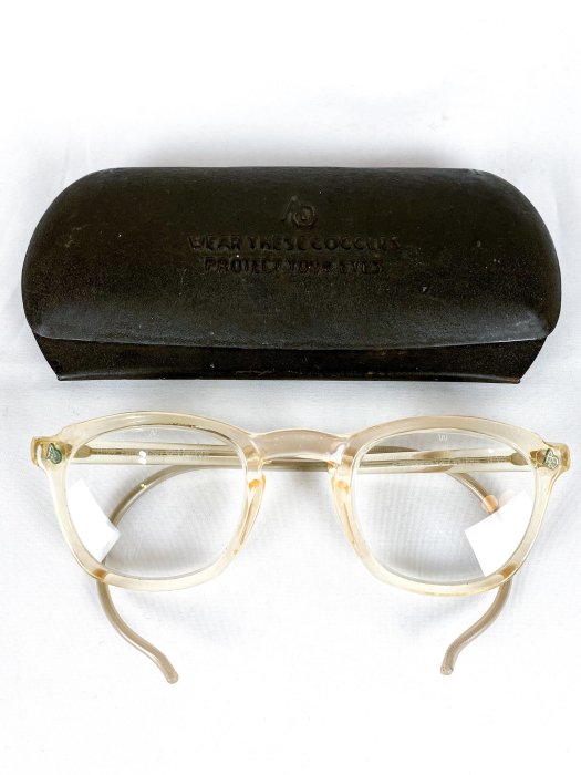 視界不良の現代に、感度良好な古きアイウェアを。