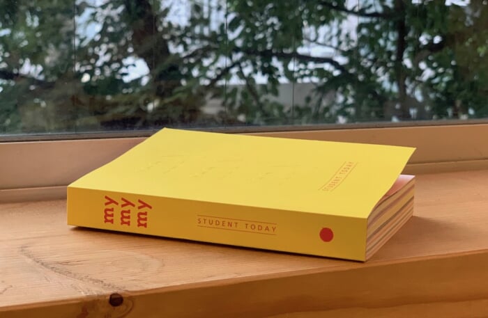 プラスチックストローに焦点を当てた、京都芸術大学の学生が制作するパンフレットmy my myが届きました。