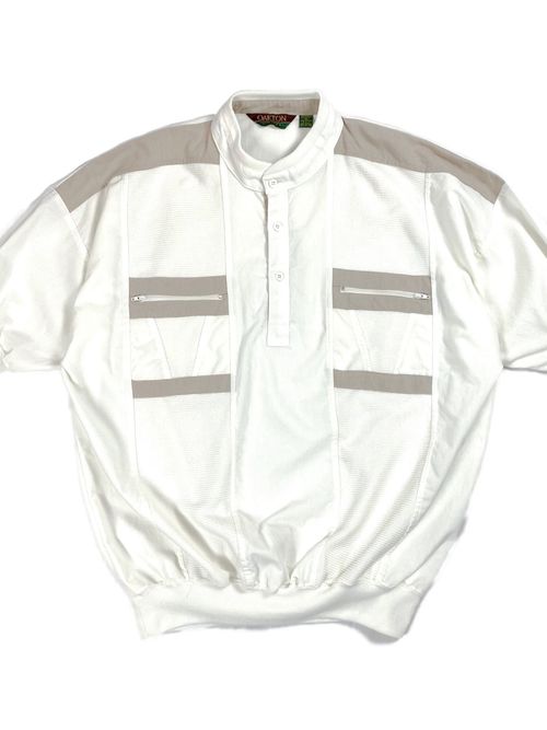 ミニマル派の方も、たまには遊びの効いたプルオーバーシャツはいかが？