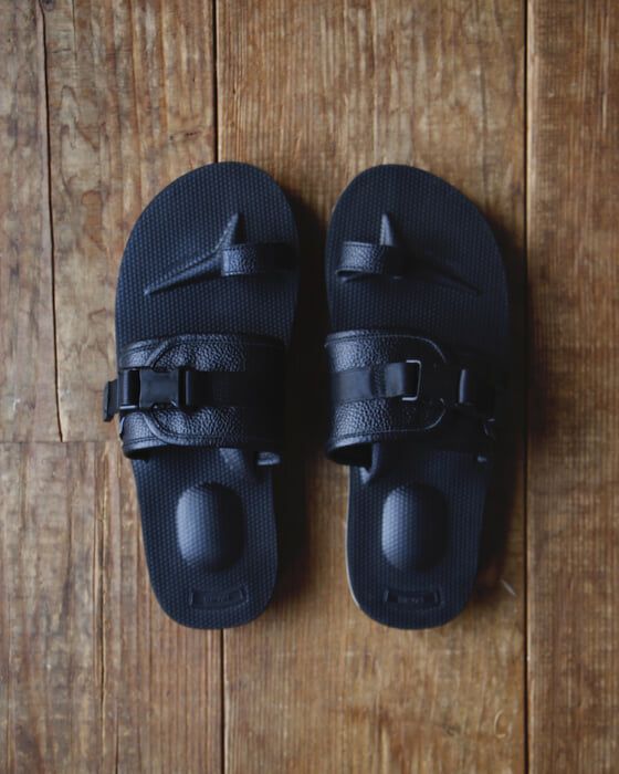 ノンネイティブとスイコックのサンダルが今年も発売。磨きがかったシックな仕上がりをご堪能ください。