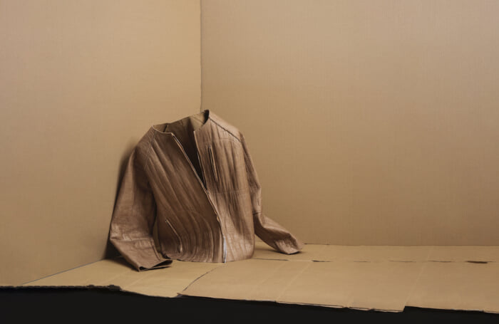 Cardboard and towels are also becoming fashionable. ⁉︎ From Beta Post, the apparel line is now in full swing!