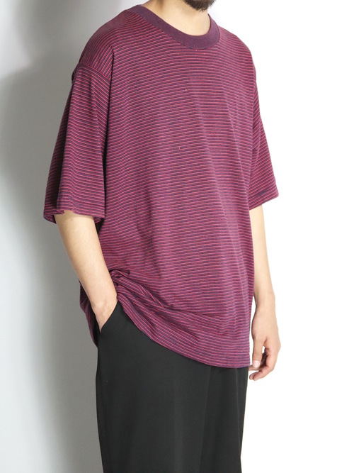 Fine pitch and austere coloring. This is a striped border T.