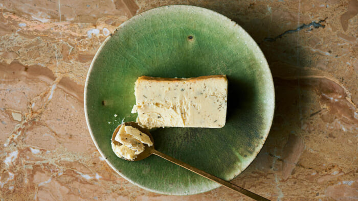 Summer Mr. CHEESECAKE is barely melting and sizzlingly refreshing. The limited-edition flavor with Hirami lemon will be available on July 19.