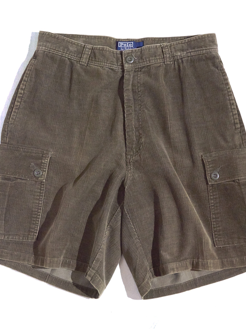 Fall in love with the use of materials at first sight! If you want a change of pace, it's Polo Ralph Lauren shorts.