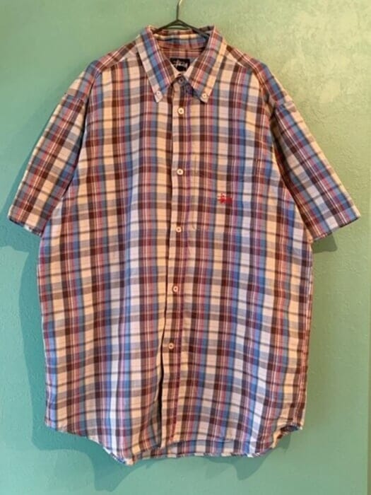 The 90's Stussy check shirt is a great way to break out of the rainy season, which seems to make the rainy season your friend.