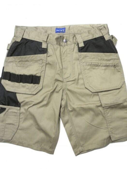 With a total of 20 pockets. Shorts from the Swedish workwear brand are in stock.