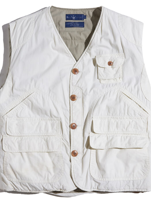 A helping hand on the edge. Hunting vest with full pockets.