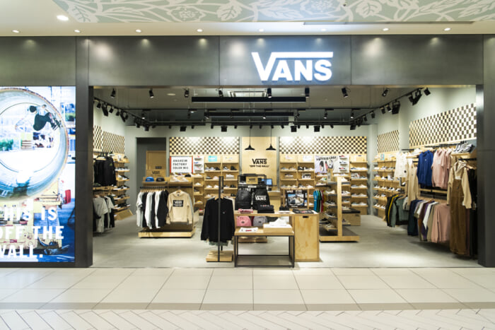 ほかのヴァンズ ストアとは一味違う、OFF THE WALLの精神が宿った新店が大阪に。