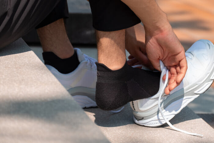 膝や腰の痛みはこれを履くだけでおさらば⁉︎ デザイン、機能ともに優れたゴールドウインのソックス。