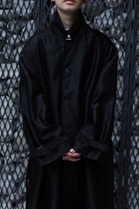 The "shepherd's coat" created by Uti and Röschop is a piece of clothing that has been worn for 100 years and can be entrusted to the future for another 100 years.