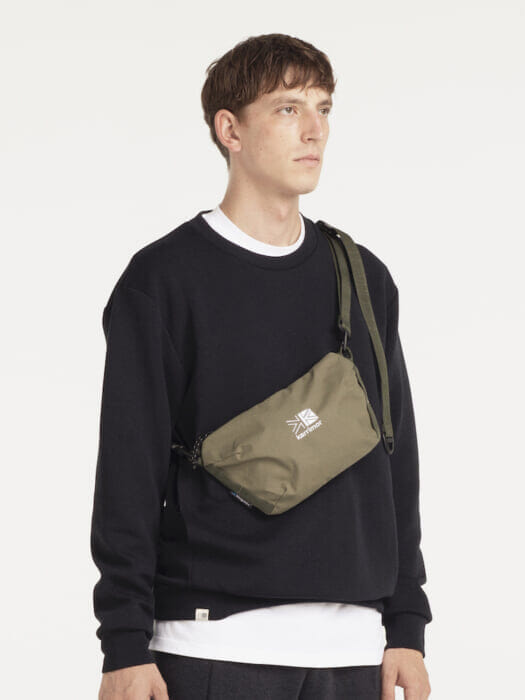 Amazing 2-way design. The Kalimar pullover transforms into a neck pillow. How about a travel companion?