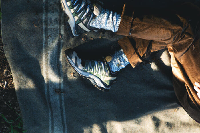 An asymmetrical pair that you can wear in the city or in the mountains. This time, BEAMS has specially ordered Salomon's long-selling model.