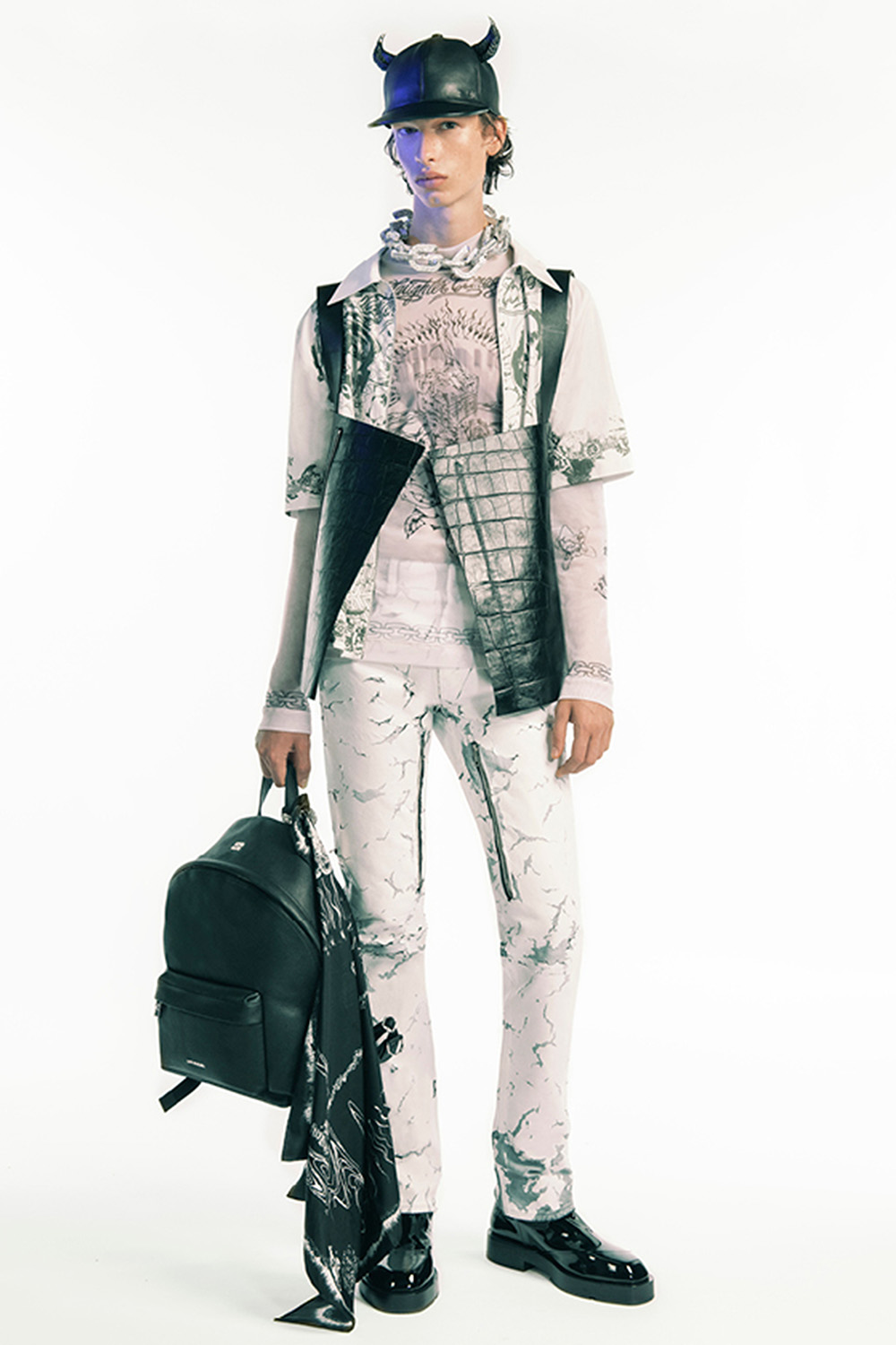 GIVENCHY | HOUYHNHNM（フイナム）