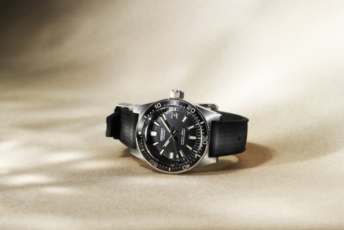 寅さん仕様へと姿を変えた、国産初のダイバーズウオッチ。世界限定300本となるビームスジャパンの別注作です。