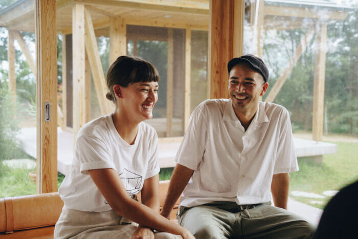 【Rediscover Paradise Okinawa by Corona Extra】Vol.1 漢那夫婦は、新民家VILLAで沖縄の建築を伝承する。