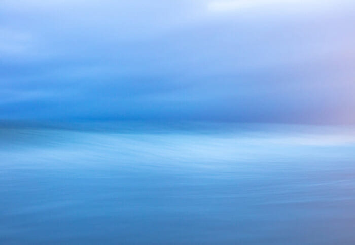 【WALKER'S CLUB H] What is the technique of transforming wave photos into art? Junji Kumano's photo exhibition "Namiiro".