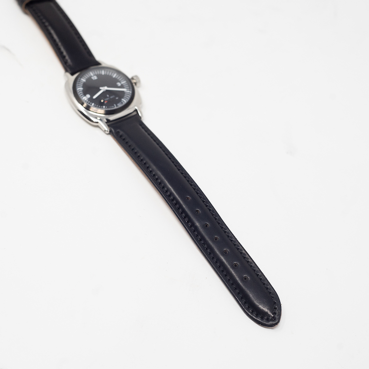 ベゼルとベルトの麗しい相性。メイカーズがつくった渾身の腕時計が発売 