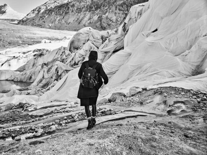 バリーが地球温暖化に警笛を鳴らすカプセルコレクションを発表。スノーピークやシグとのコラボレーションアイテムも登場しています。