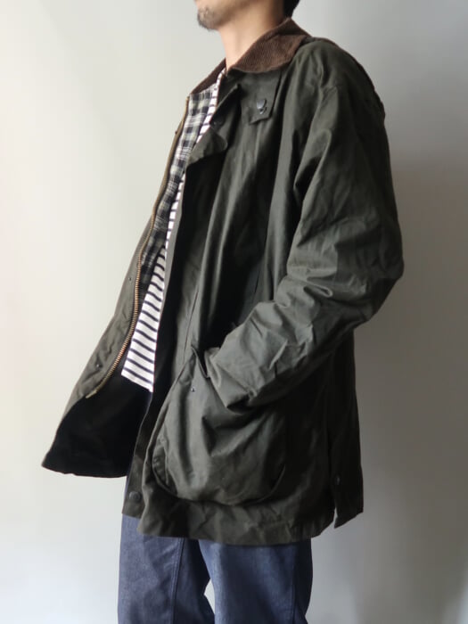 An English-made oiled jacket with a mature mood. It looks like a piece from a well-known brand that everyone knows, but in fact it is...