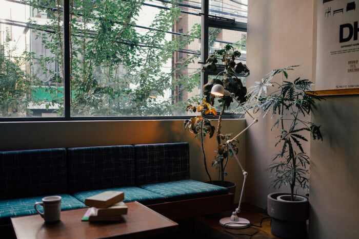 The Gerde floor lamp is now available in a new size. A little change makes it much easier to use.