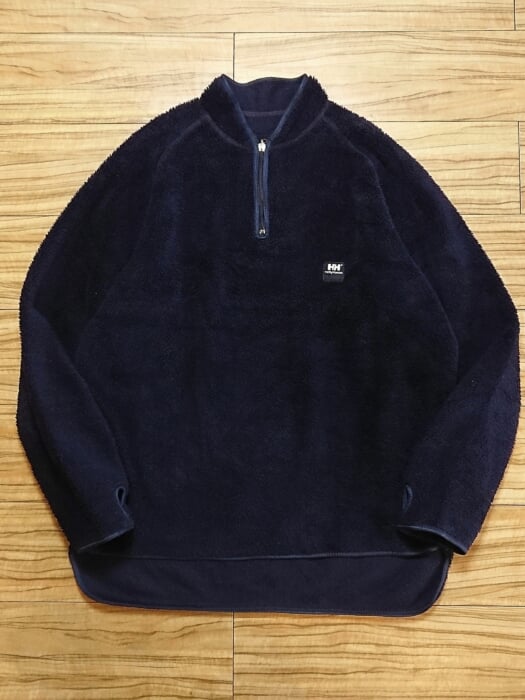 The perfect detail deployment for cold-weather biking. 90's Helly Hansen.