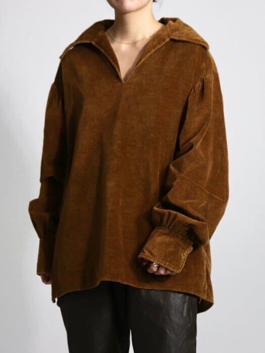 A winter that doesn't turn into a snowman with a piece of dark autumn color.