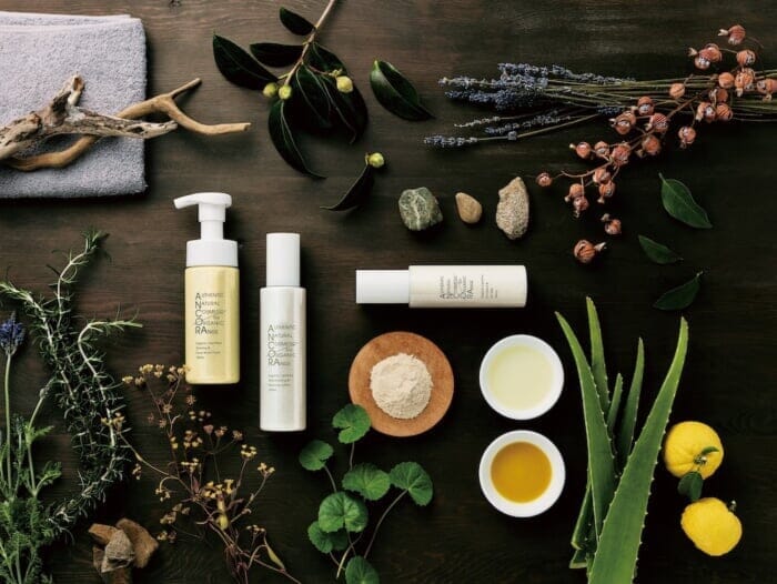 It's time for men to take care of their skin too. The organic men's cosmetic brand ANCORA makes its debut.