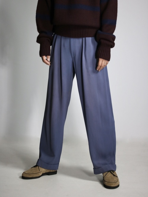 A light color that is not unpleasant. If you are going to wear colored clothes, this tone is just right.