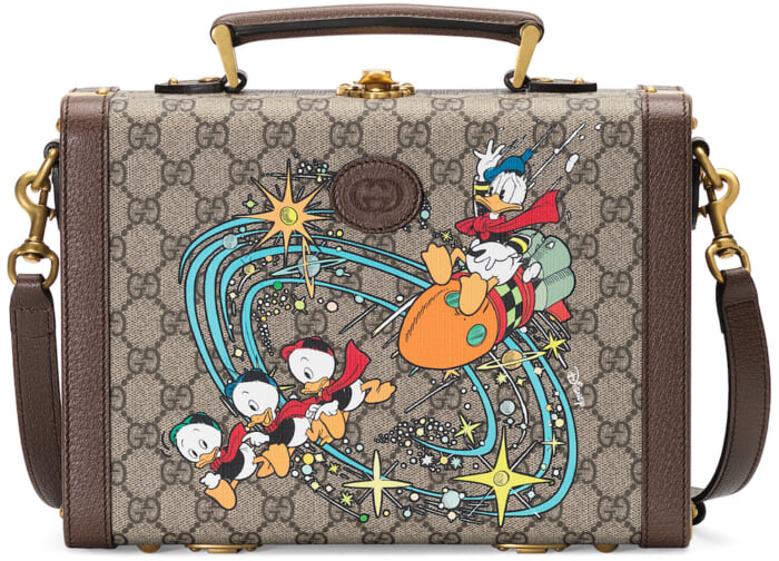 アレッサンドロ・ミケーレが情熱を注ぐコラボアイテム。グッチとドナルドダックが夢の世界へと誘います。