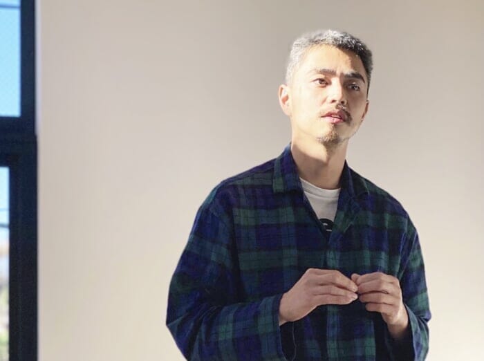 夢見心地な着心地。ベンチでの語らいから生まれたノウハウとスタイリスト私物によるブラックウォッチのパジャマ。