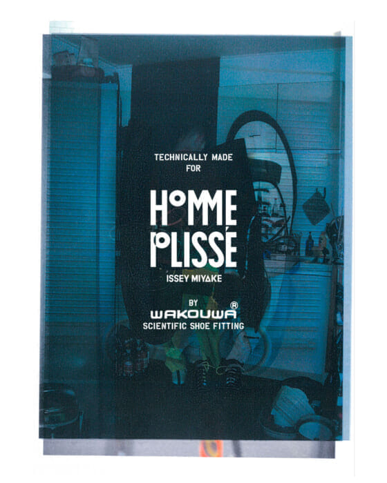 新しい自分を見つけてみませんか。白と黒が織りなす、オム プリッセ イッセイ ミヤケとワクワのシューズプロジェクト第2弾。